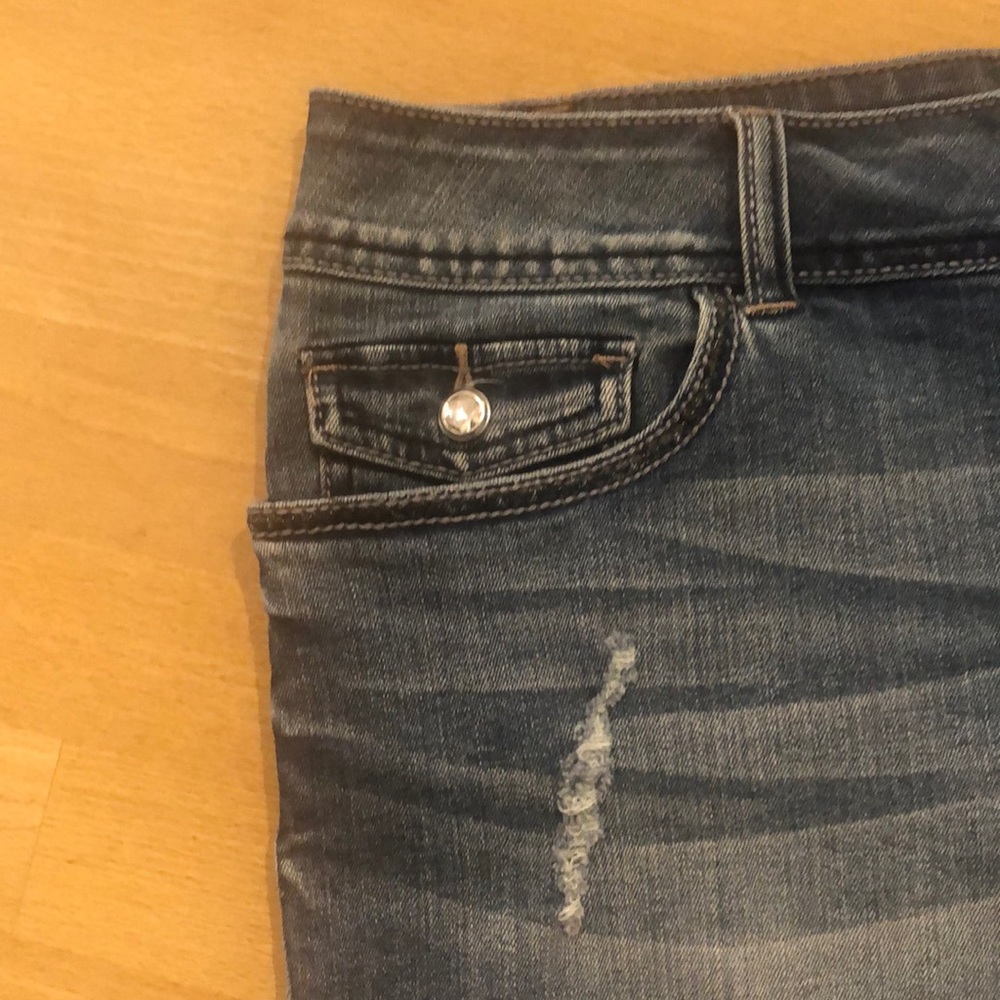 INC Denim Shorts - LIKE NEW - WORN ONCE - Picture 4 of 13